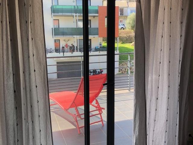 STUDIO VIDE DANS RESIDENCE AVEC TERRASSE ET PARKING