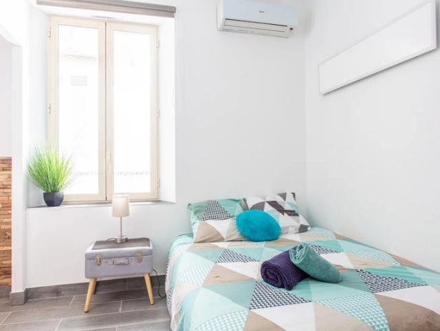 Studio • Vieil Antibes • Place Nationale