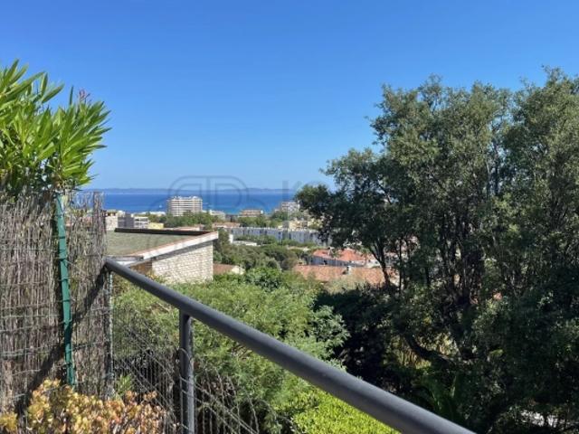 Studio vue mer à deux pas du centre ville