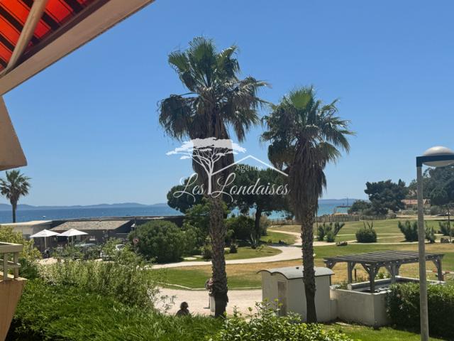 Studio vue mer à vendre Argentiere La Londe les Maures 83