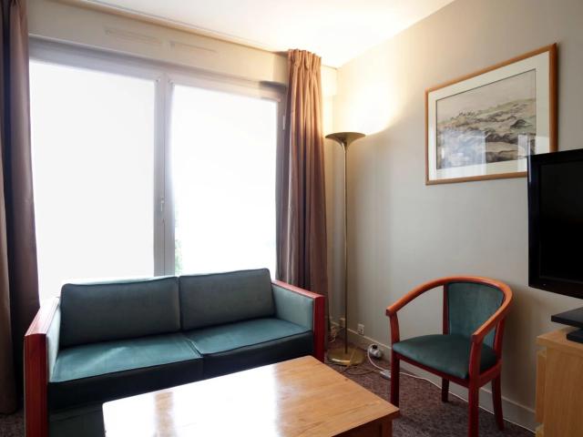 Studio vue parc rue de Clichy