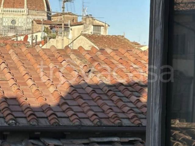 STUDIO/APT IN SANT'AMBROGIO SINCE JULY THE 1ST