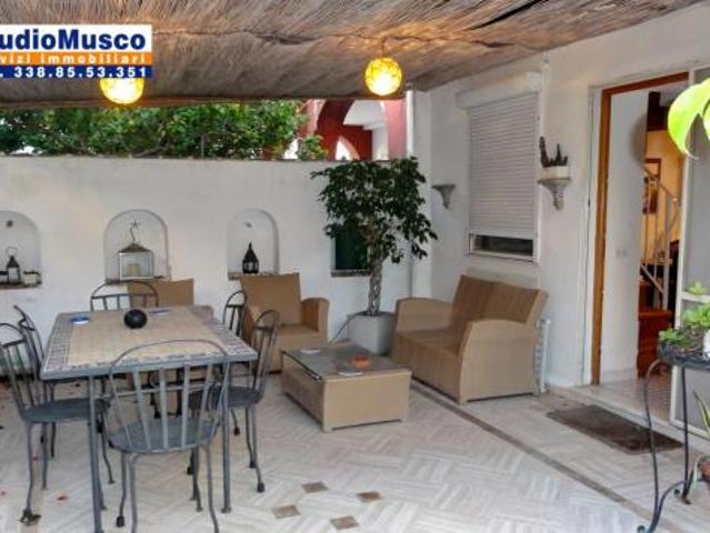 StudioMusco vende a Via Vanassina appartamentino soppalcato con ampio esterno vivibile