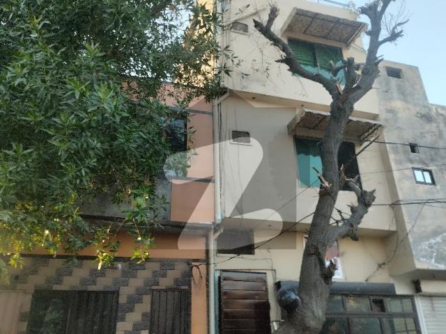 Studios Flat Available For Rent. Small Family And Working lady's Johar Town Phase 2