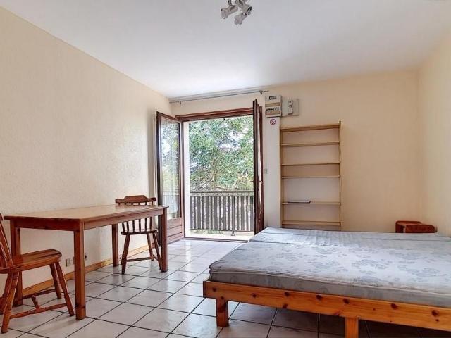 Studios 25 m² – Face Lycée hort. – Calme et Sécure