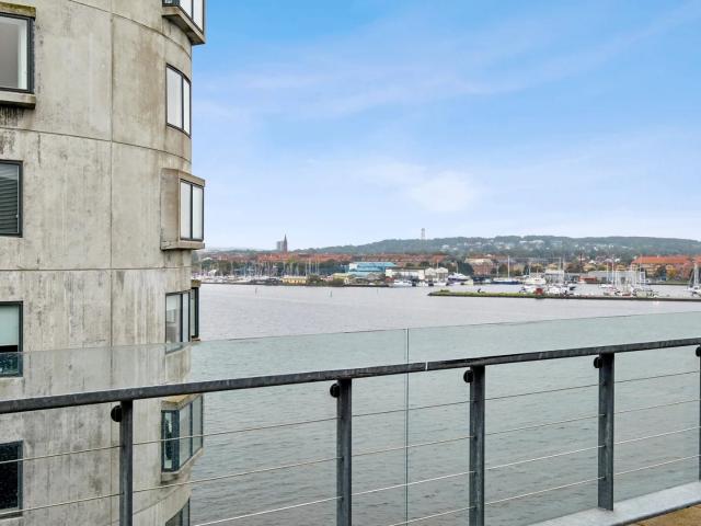 Studiebolig med udsigt til Limfjorden og nær grønne områder