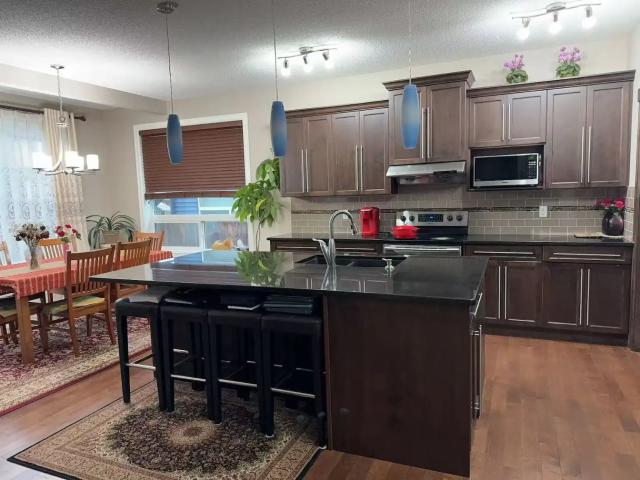 Stunning 4 bedroom, 2.5 bathroom, Double Garage house in Silverado