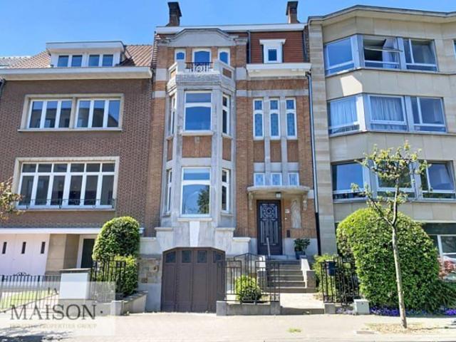 Stunning 4 bedroom Art Deco house with garden