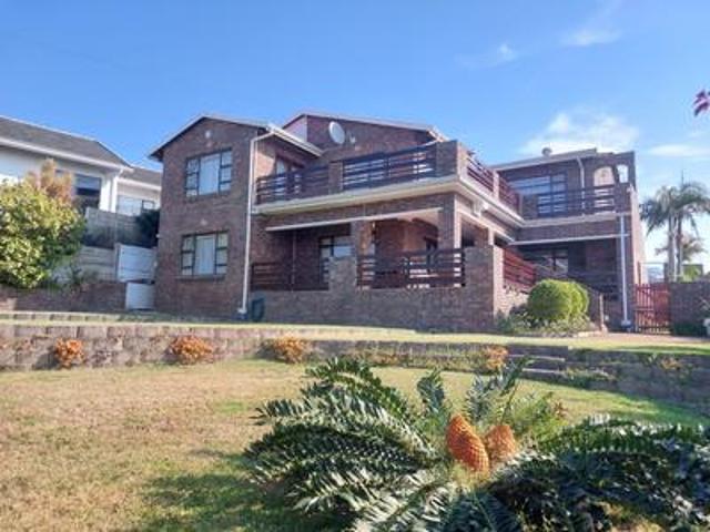 stunning 4 bedroom freestanding dupl.