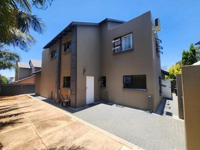 stunning 4 bedroom house in security.