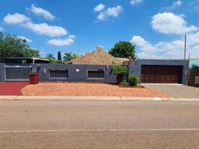stunning 4 bedroom house in upmarket.