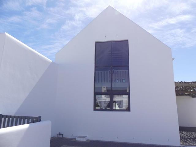 Stunning 4 Bedroom House with Large Loft, close to the beach, Britannia Reef, St Helena Bay