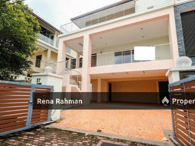 Stunning 4 Bedroom Semi Detached House in Taman Kelab Ukay