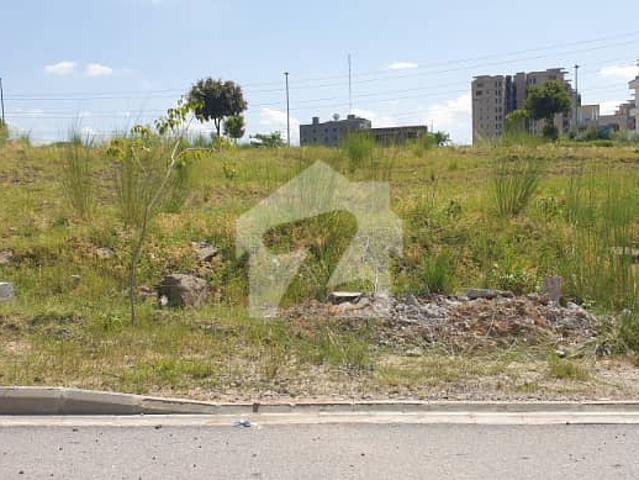 Stunning, 4 th Avenue 1 Kanal Plot Sector B, 1 KANAL PLOT