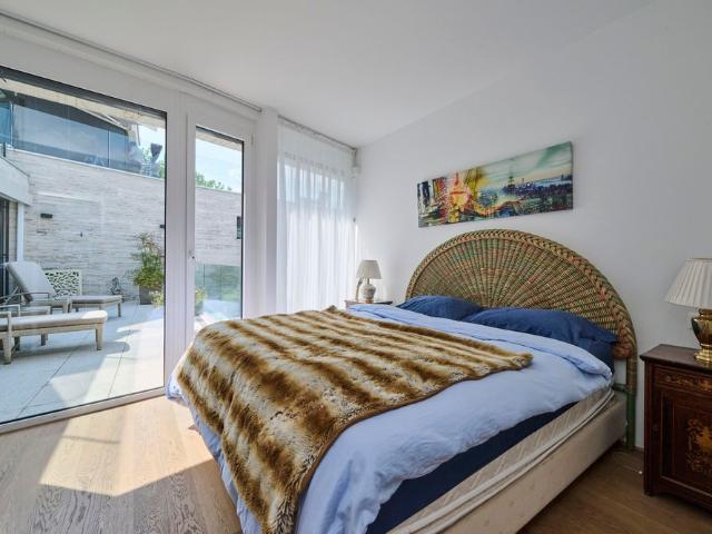 Stunning 4.5 room lake view in prestigious residence