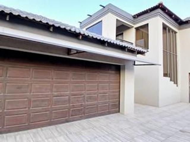 stunning 5 bedroom double story hous.