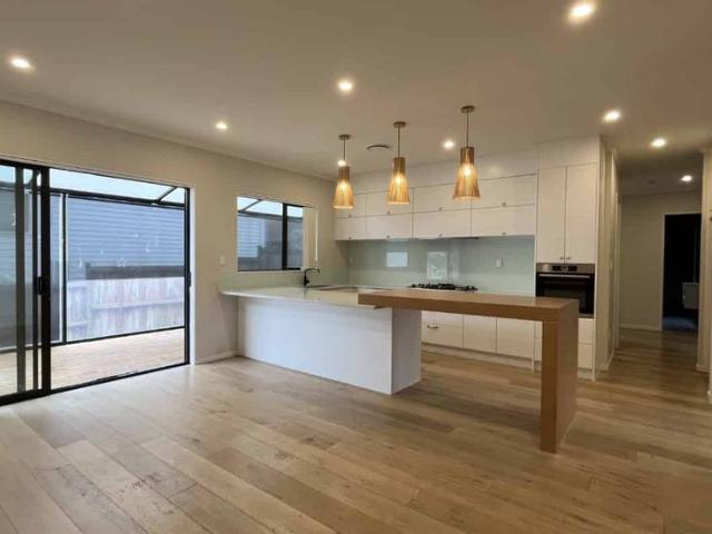 Stunning 5 Bedroom Home Two Kitchen with Double Garage and Brand New Carpet