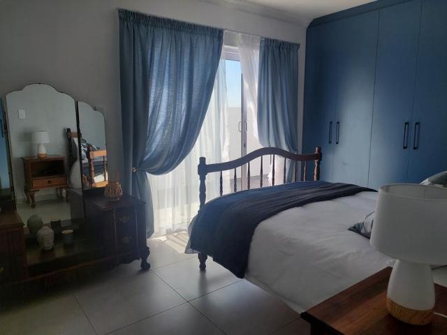 Stunning 5 bedroom home located close the Golden Mile Beach