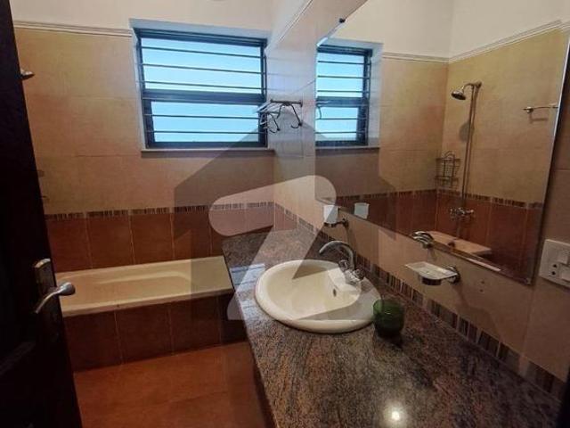 Stunning 6 Bedroom Full House For Rent! F 8