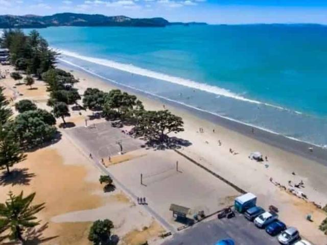Stunning 6 Bedroom Home in Orewa