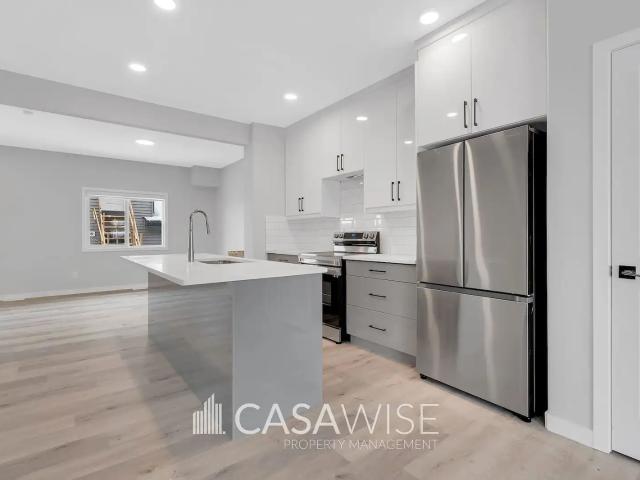 STUNNING 9ft. Ceiling, 3 Bed/2.5 Bath Main Unit With a DBL Garage in Beaumont!