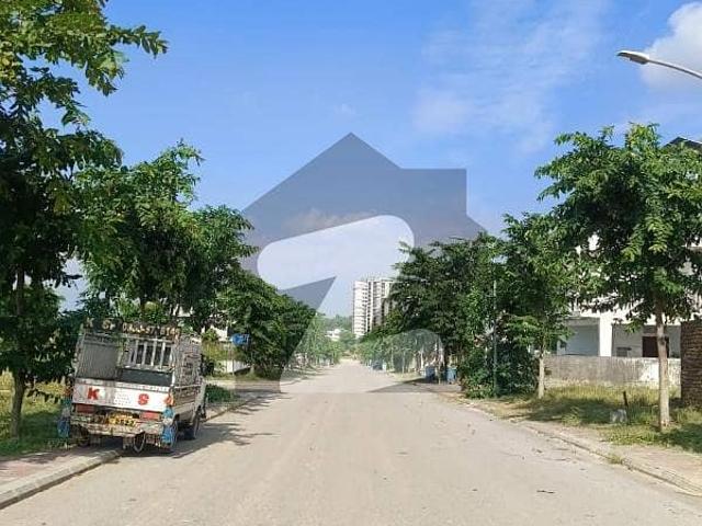 Stunning 10 Marla Residential Plot In Top City 1 Block A Available