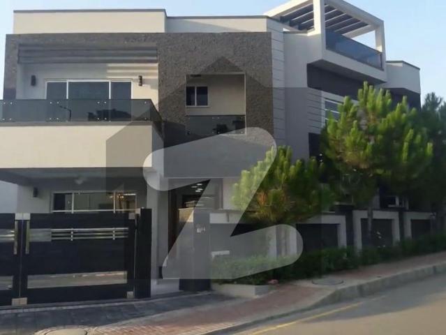 Stunning 16 Marla Corner House In Bahria Town, Park Facing Bahria Town Phase 5