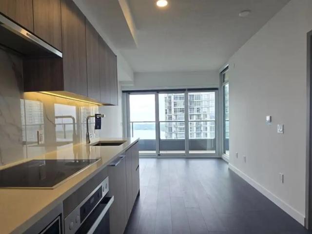 Stunning 1 Bed + Den suite in Spadina & Blue Jays Available August 2