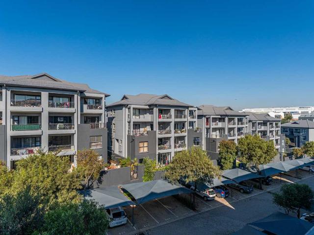STUNNING 1 BEDROOM APARTMENT TOP FLOOR