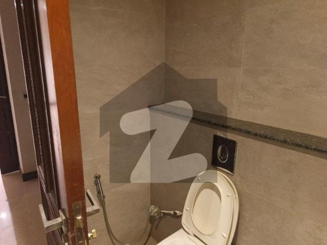 Stunning 1 Kanal Golf Facing House | 5 Bed Rooms | Hot Location | Available for Rent Defence Raya
