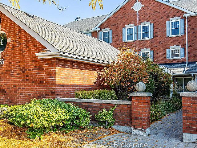 Stunning 1bedrm Loft Condo In Parkwood Village