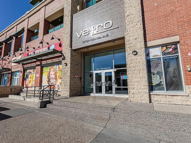 STUNNING 2 BDRM 2 BATH+ DEN LARGE CONDO IN DOWNTOWN