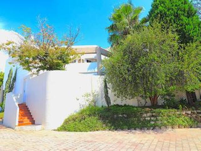 stunning 2 bedroom, 2 bathroom, 1st.