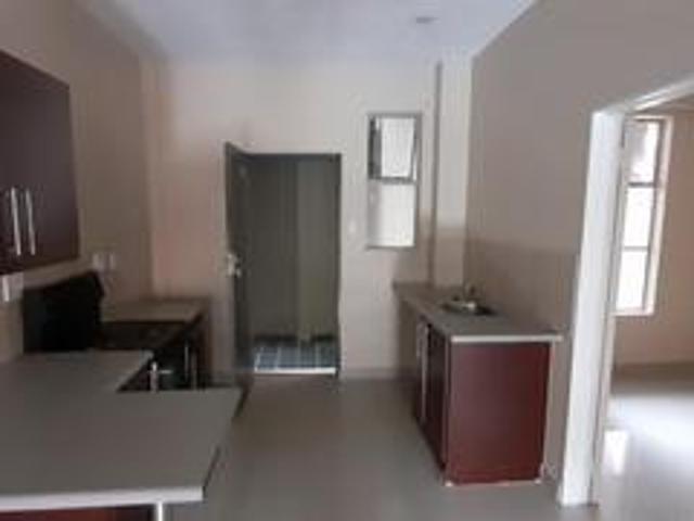 stunning 2 bedroom 2 bathroom must view