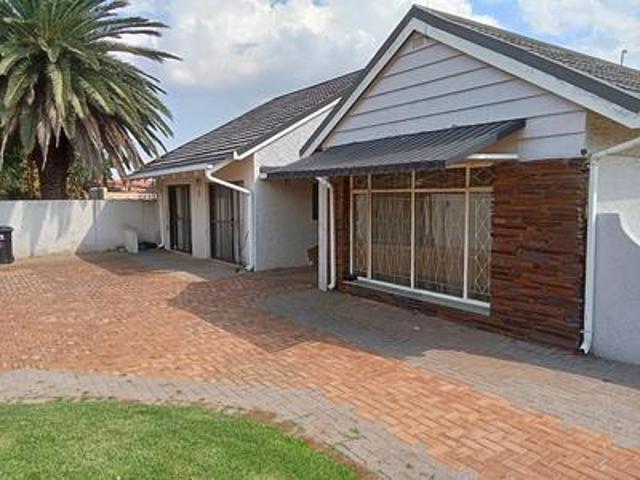 stunning 2 bedroom home with x3 cott.