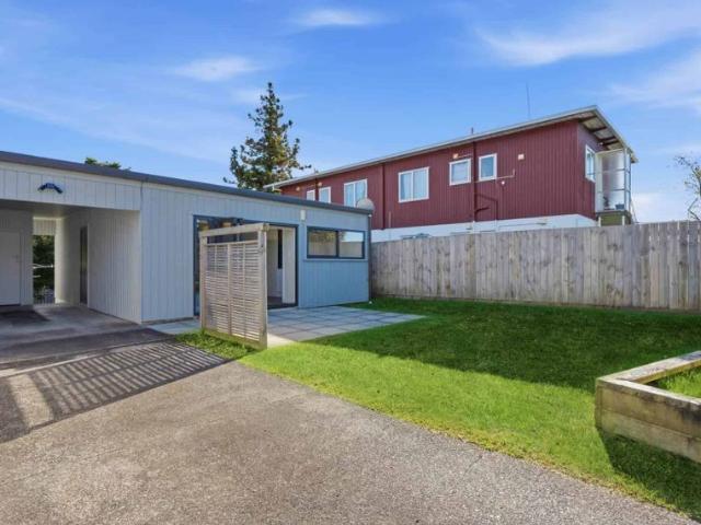 STUNNING 2 BEDROOM HOME IN GREAT LOCATION