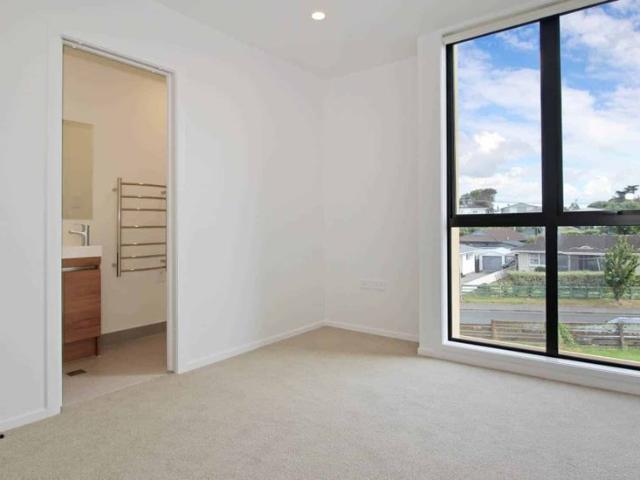 STUNNING 2 BEDROOM IN PRIME LOCATION