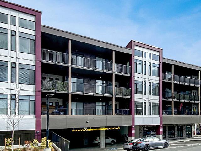Stunning 2 Bedroom, Like New South Facing Condo
