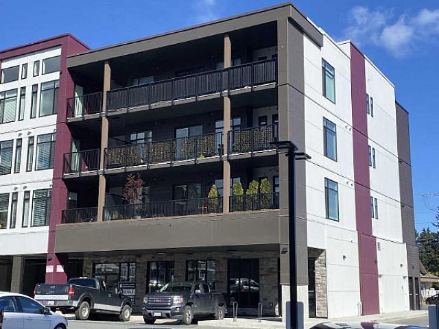 Stunning 2 Bedroom, Like New South Facing Condo
