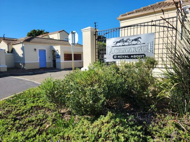 Stunning 2 Bedroom Townhouse to rent in Royal Ascot, Milnerton