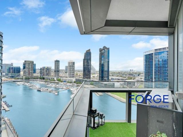 Stunning 2bed 2bath 2carpark Waterfront Apartment