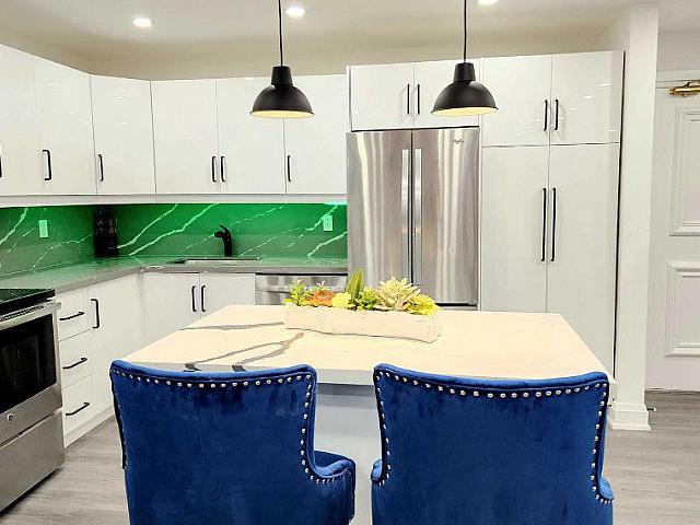 Stunning 2br+den, 1ba Condo, City View! Flemingdon Park