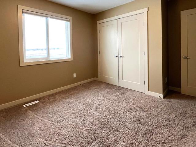 Stunning 3 Bed Duplex With Double Garage And A Large Backyard