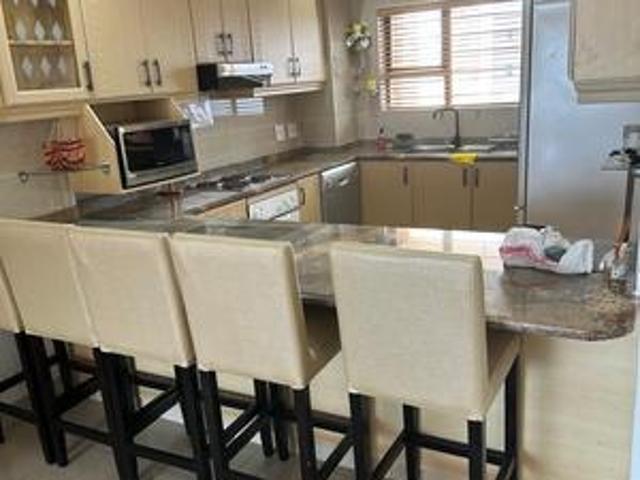 stunning 3 bedroom apartment with br.