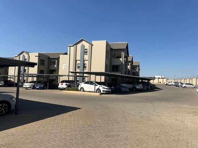 Stunning 3 Bedroom Ground Floor Apartment in Modern Ruimsig Complex!
