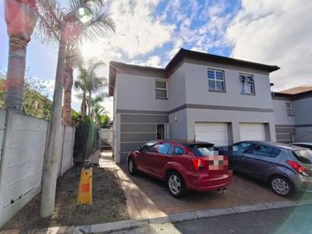 stunning 3 bedroom duplex on the mar.