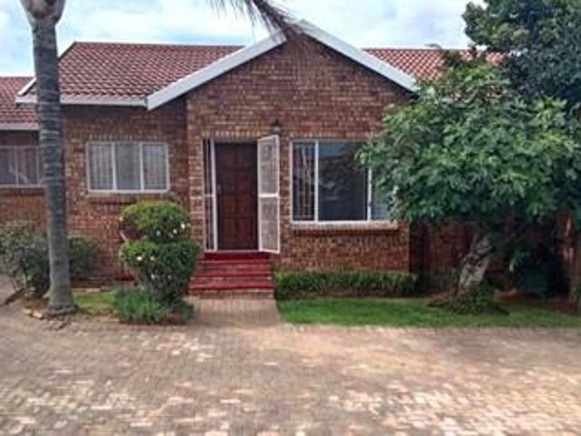 stunning 3 bedroom facebrick townhou.