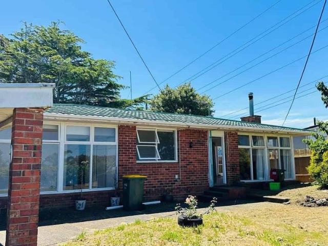 Stunning 3 bedroom Family Home in sunset road