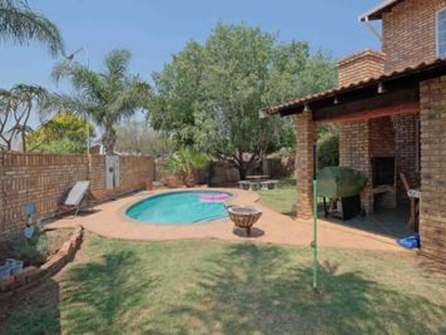 stunning 3 bedroom family home in wi.