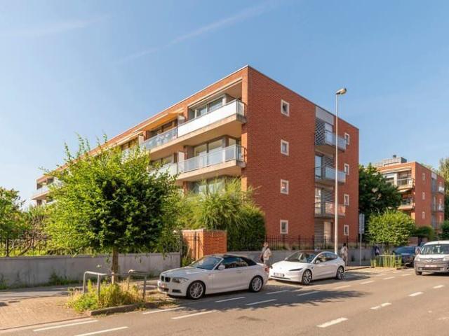 Stunning 3 bedroom flat + study